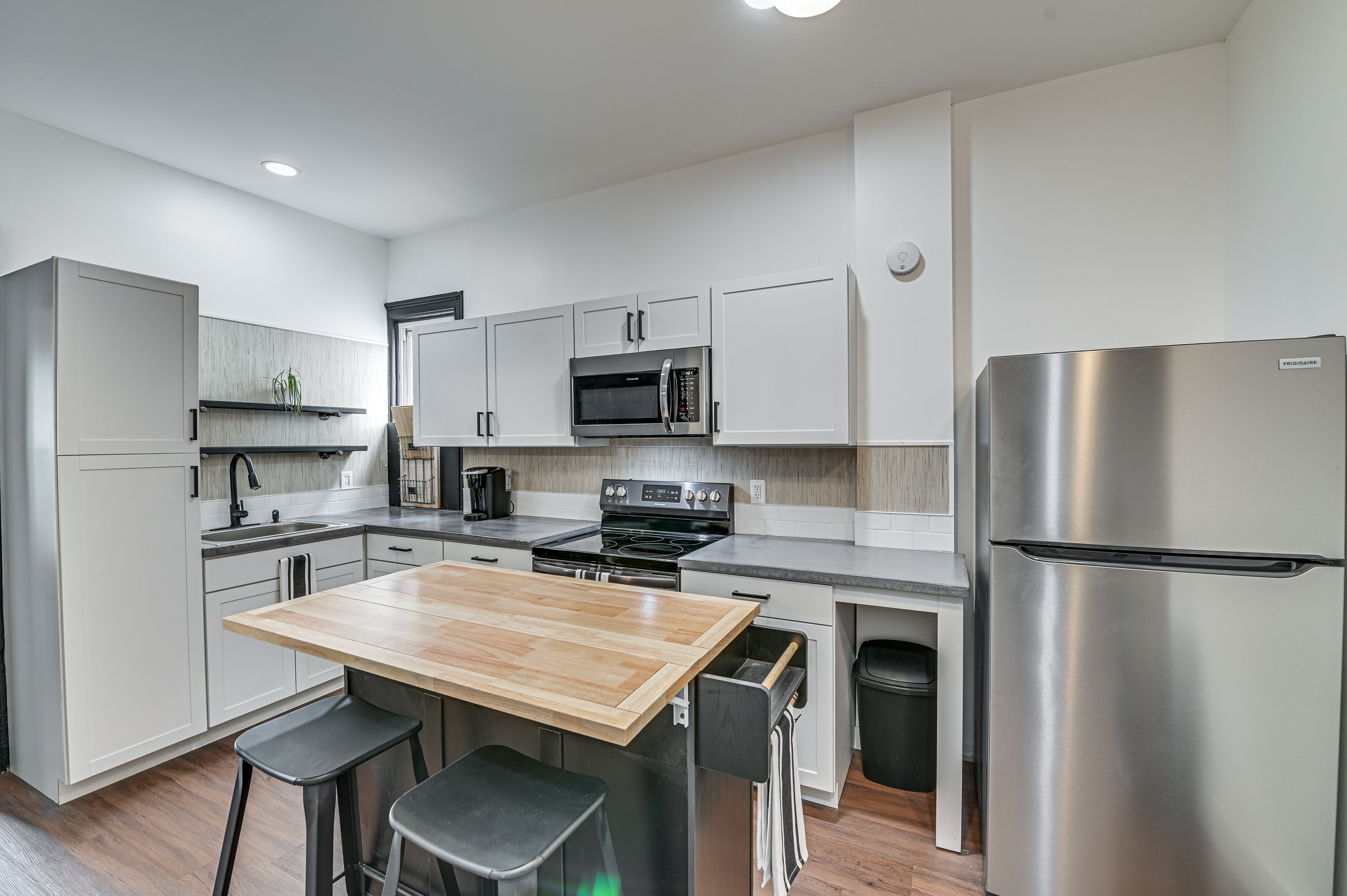 Walk to Dtwn Albany! Extended Escape w/ Deck - 520302 - Photo 8
