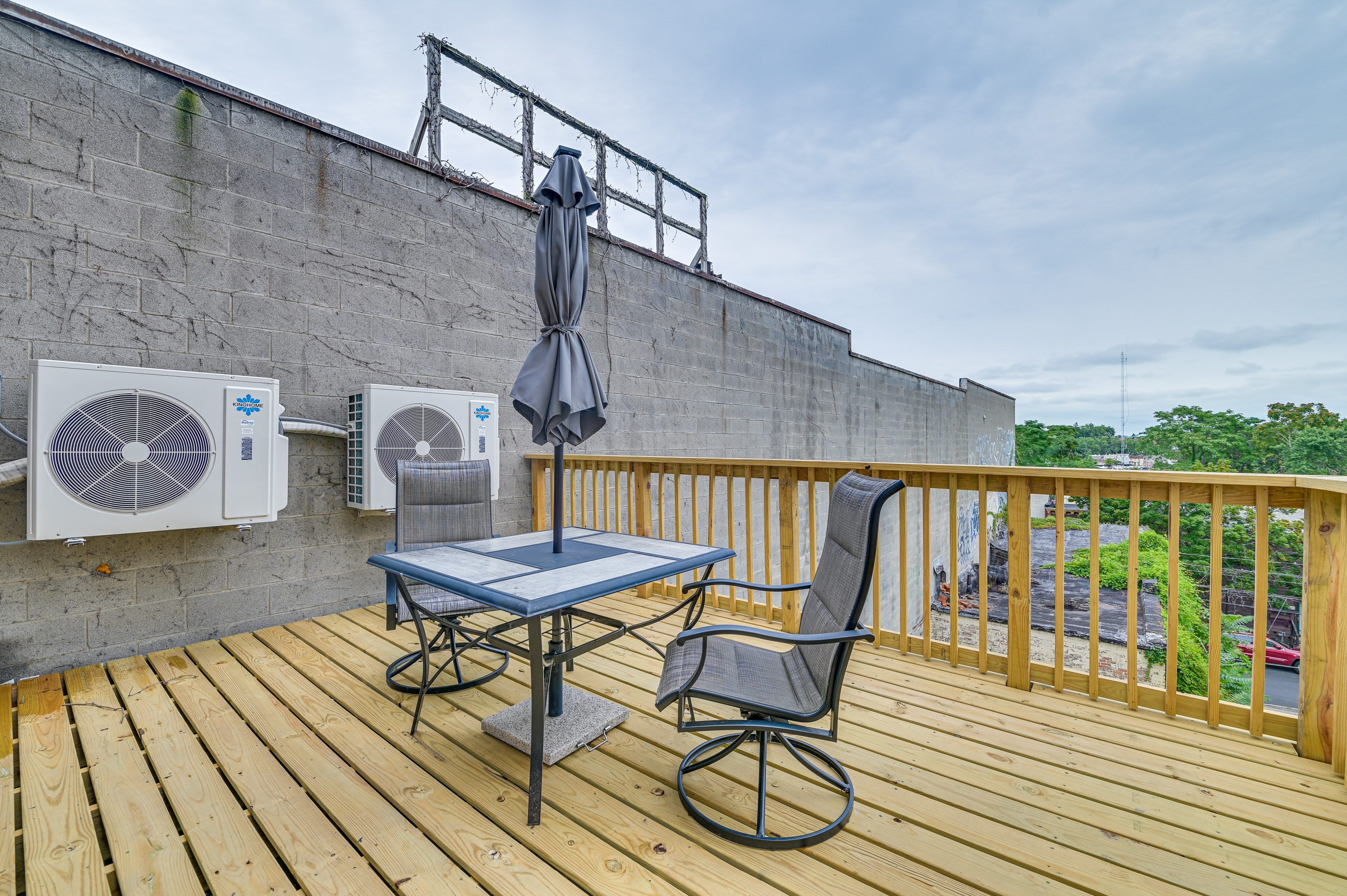 Walk to Dtwn Albany! Extended Escape w/ Deck - 520302 - Photo 2