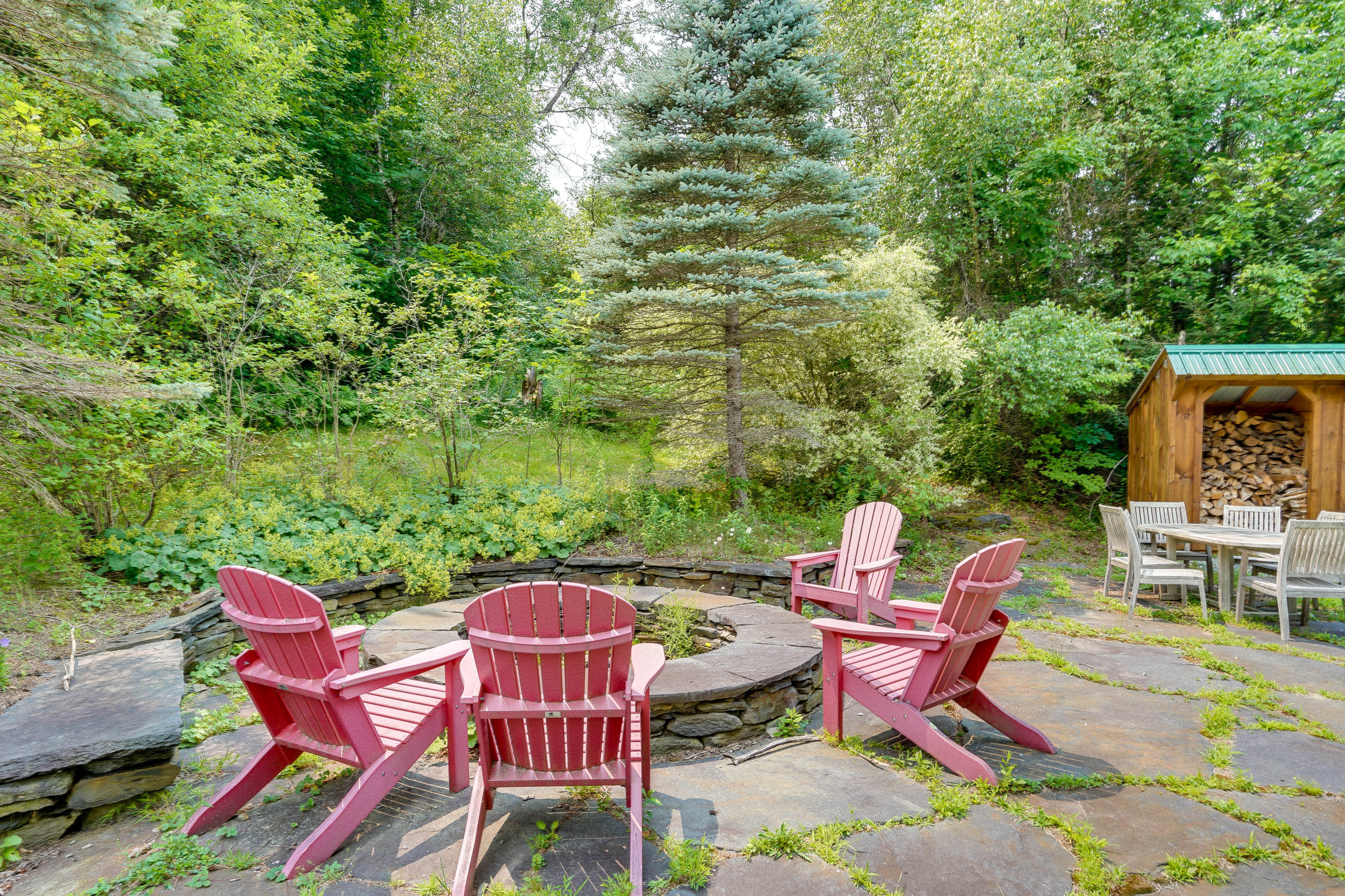 Great for Groups! Spacious Extended Stay in Ludlow - 586159 - Photo 1