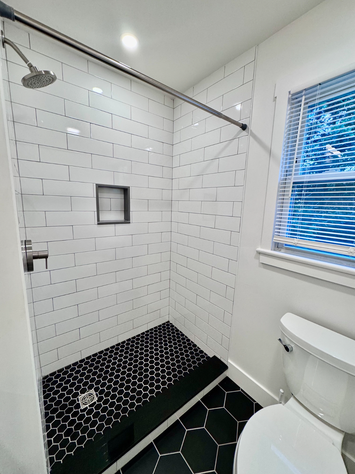 Stylish 3BR Ranch Home Near Dartmouth & DHMC - Photo 3