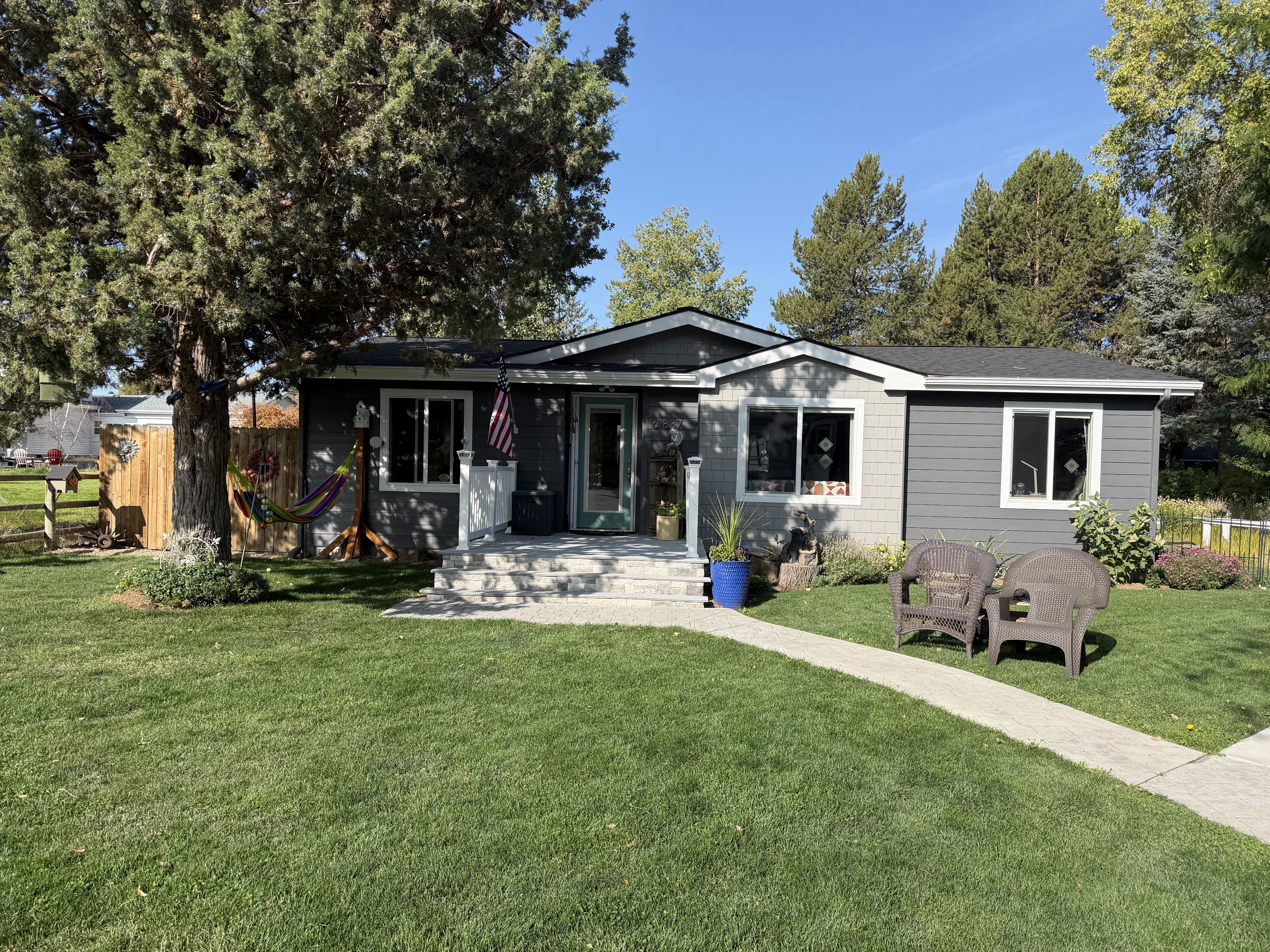 Small comfy home! Available Jan 1 to Apr 30 - Photo 1