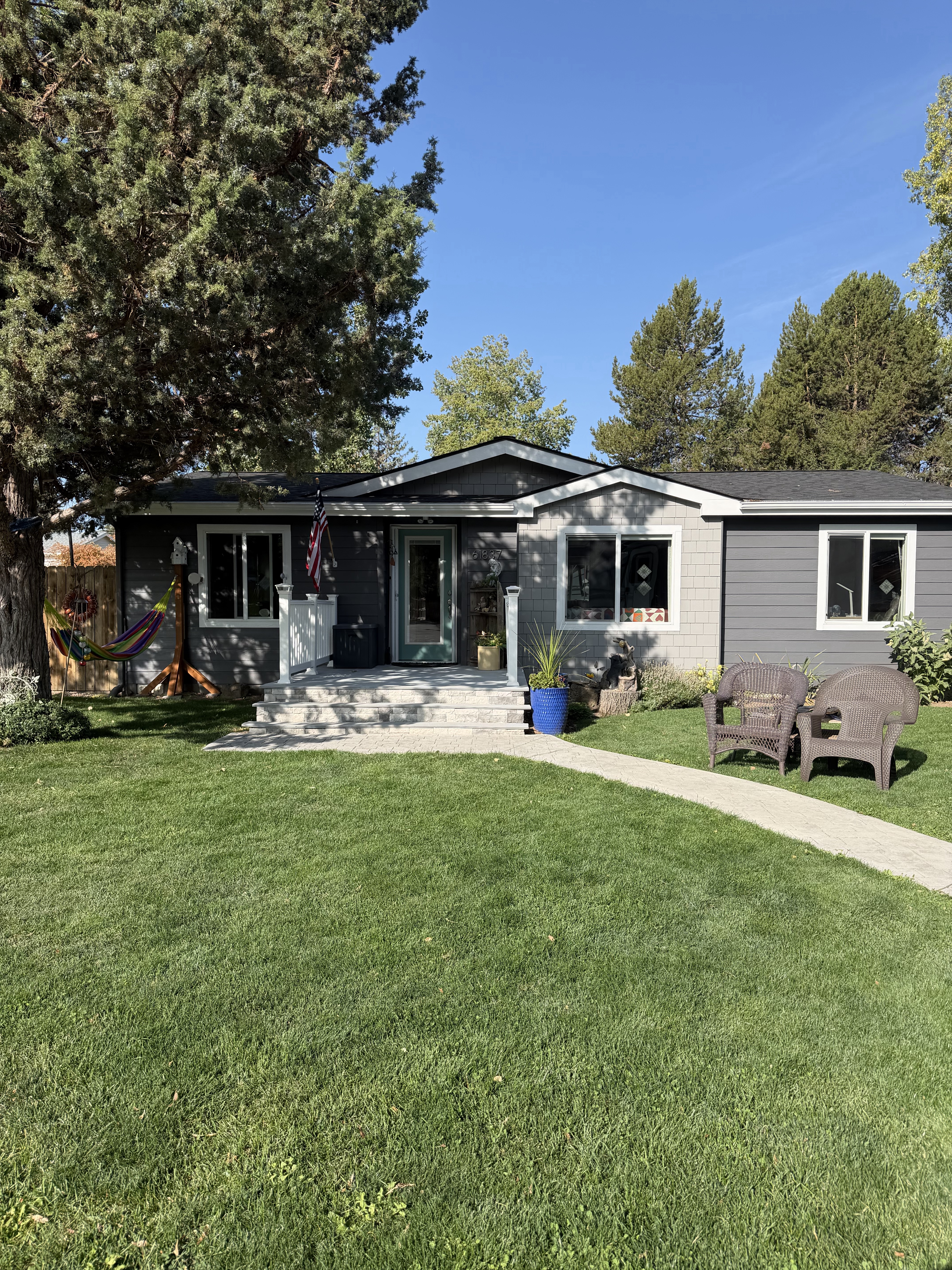 Small comfy home! Available Jan 1 to Apr 30 - Photo 2