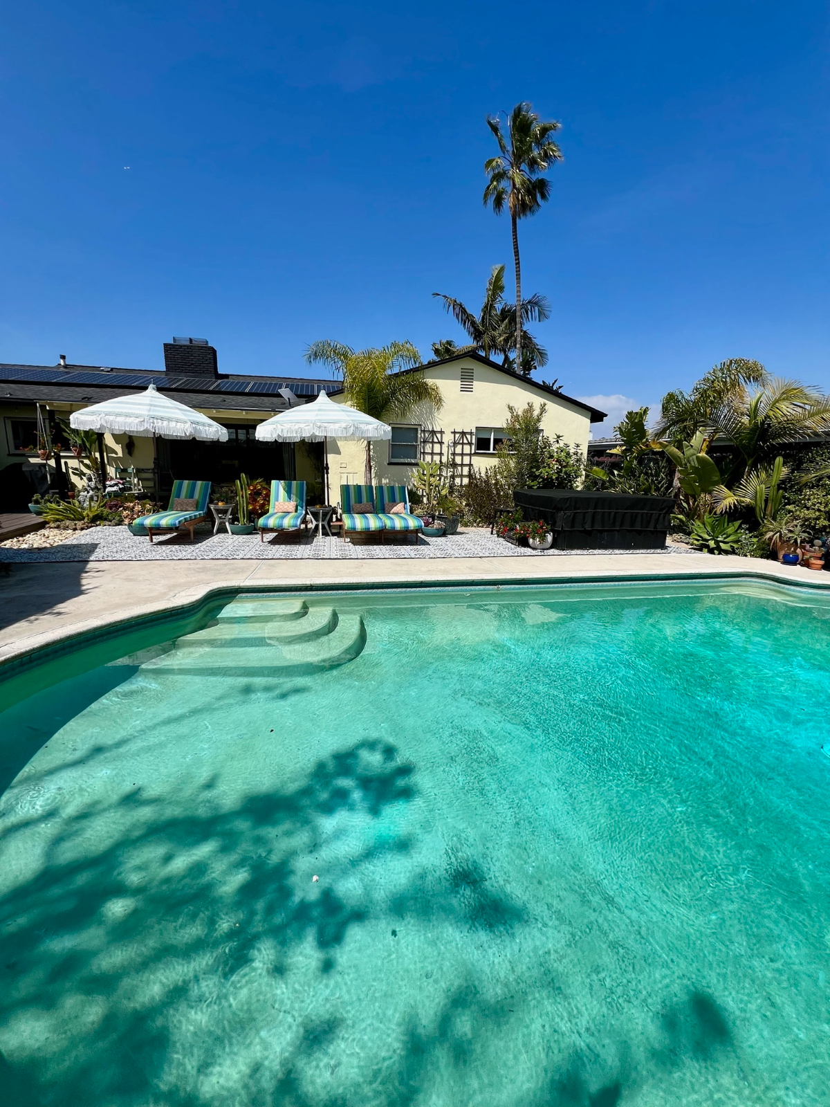 Mid-Century California Ranch Family Home with Pool - Photo 4