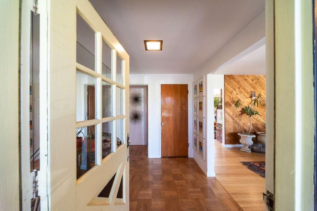 Mid-Century California Ranch Family Home with Pool - Photo 6