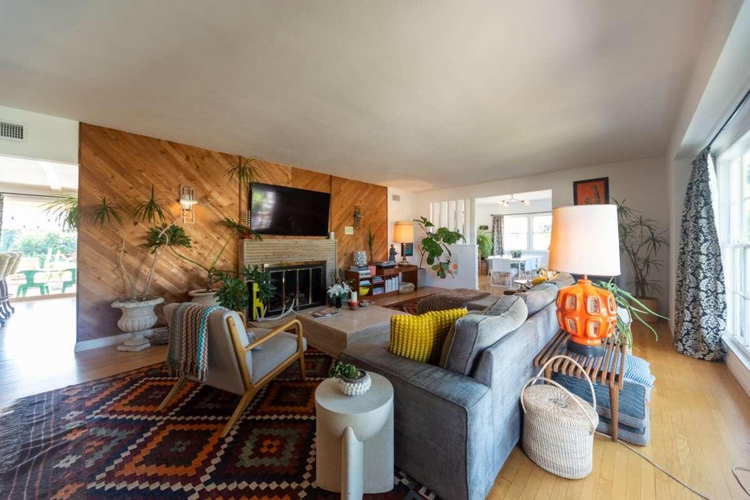 Mid-Century California Ranch Family Home with Pool - Photo 2