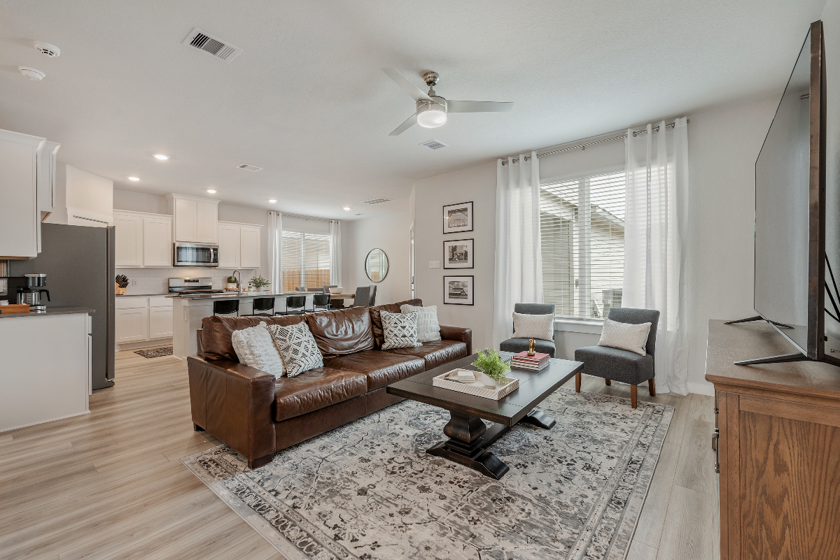 Traditions Trail - 15 Minutes to Kyle Field / 4 Bedrooms - Photo 2