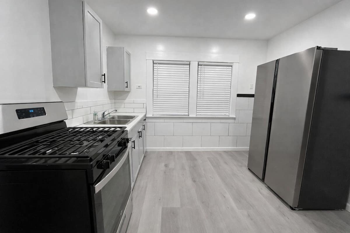 Beautiful Contemporary 4BR in University Heights - Photo 2
