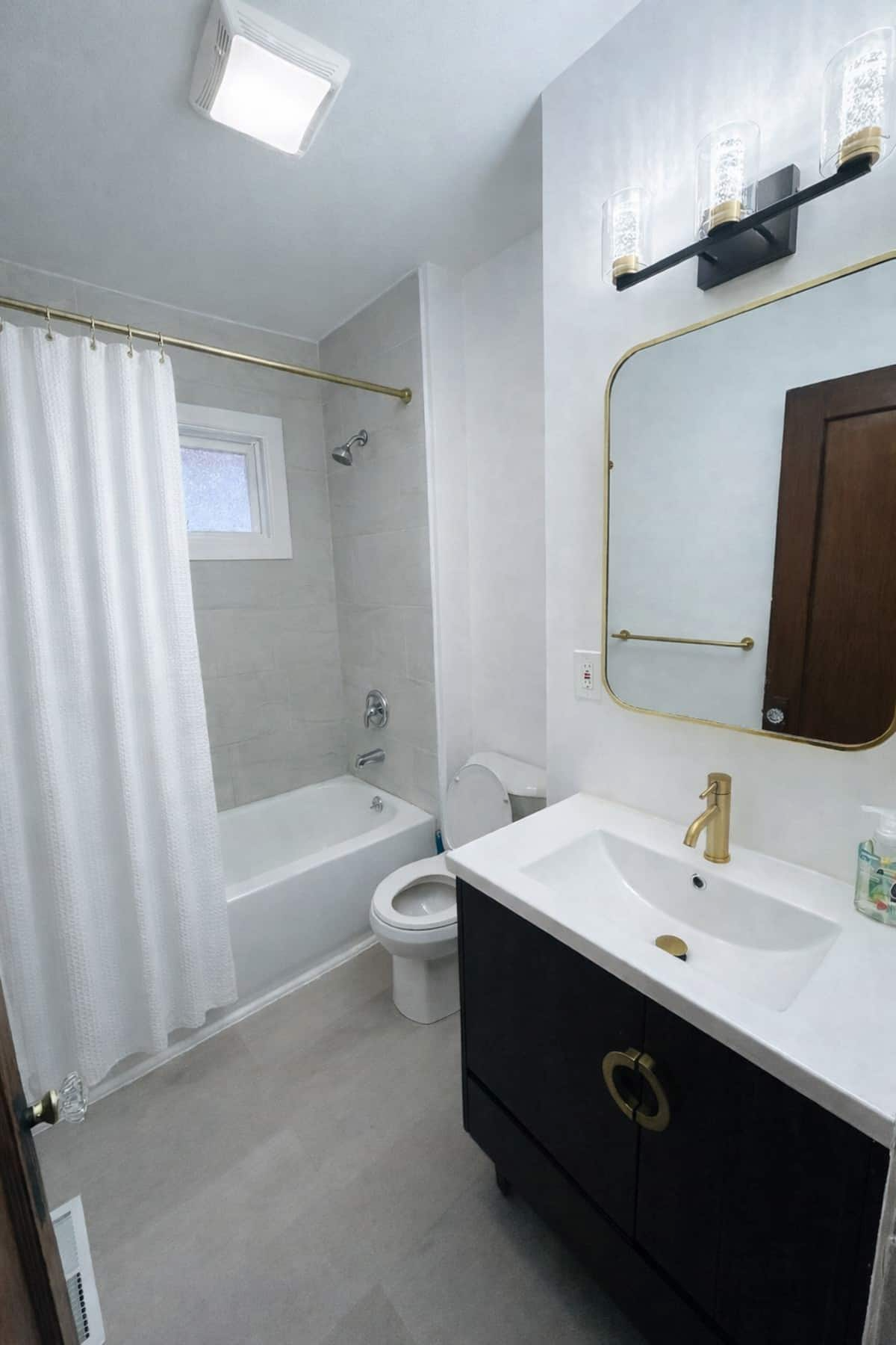 Beautiful Contemporary 4BR in University Heights - Photo 3