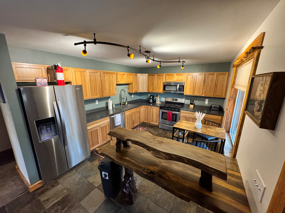 Cozy Furnished Cottage in Cody - All Utilities Included - Photo 4