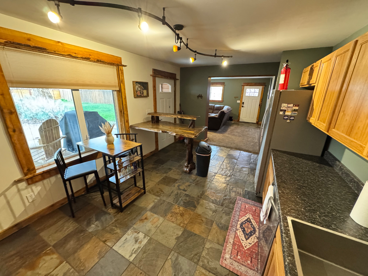 Cozy Furnished Cottage in Cody - All Utilities Included - Photo 5