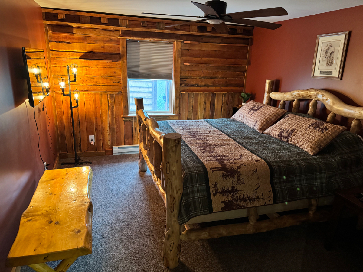 Cozy Furnished Cottage in Cody - All Utilities Included - Photo 6