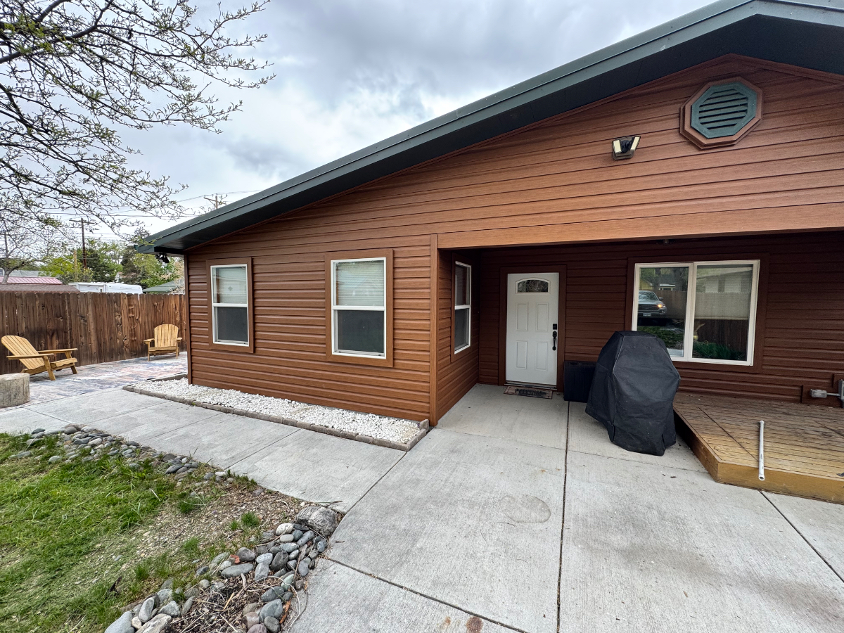Cozy Furnished Cottage in Cody - All Utilities Included - Photo 2