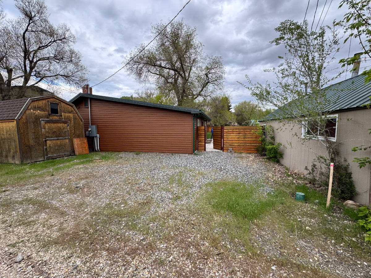 Cozy Furnished Cottage in Cody - All Utilities Included - Photo 8