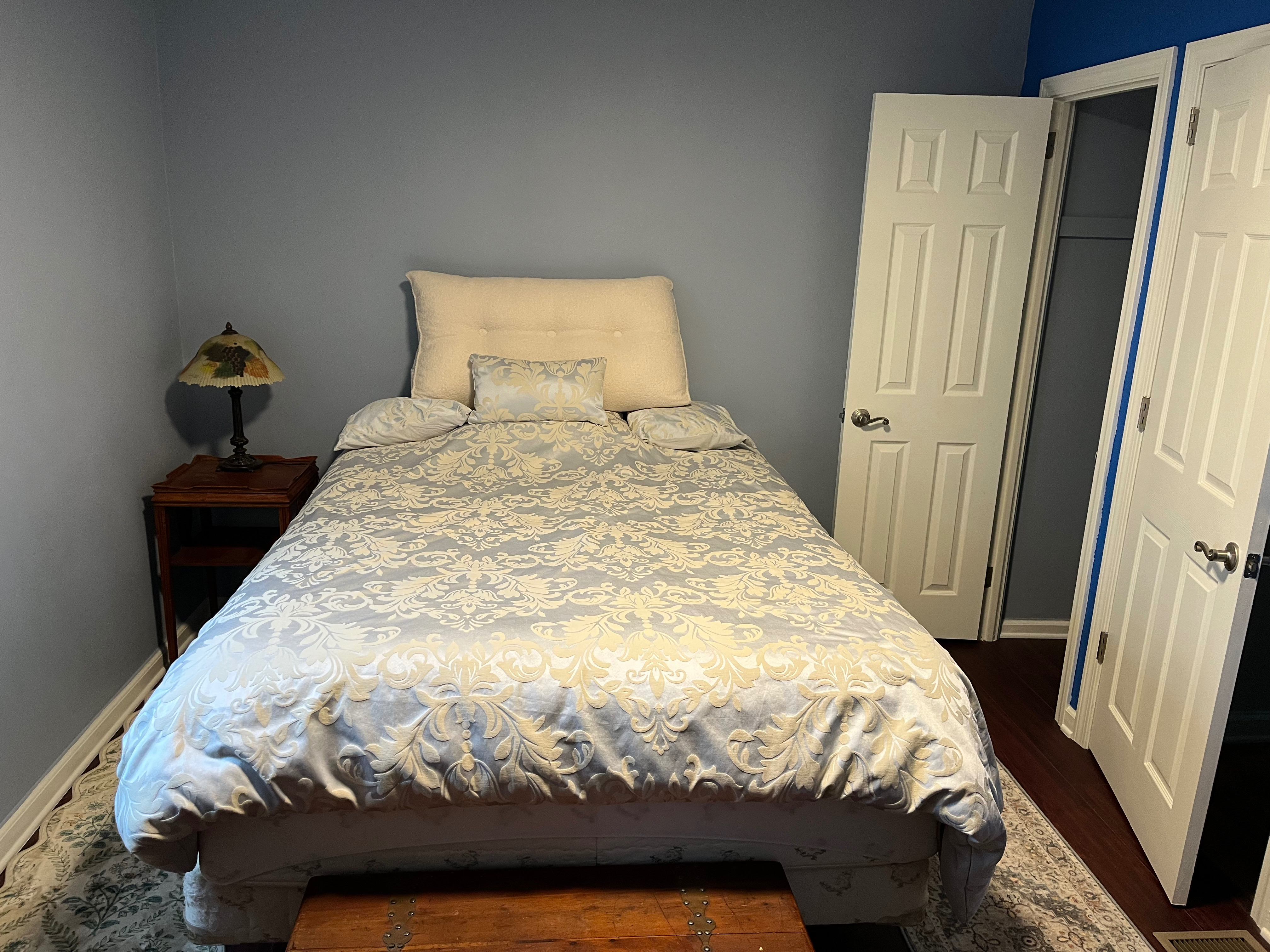 Private first-floor room in a quiet, working class neighborhood, - Photo 6