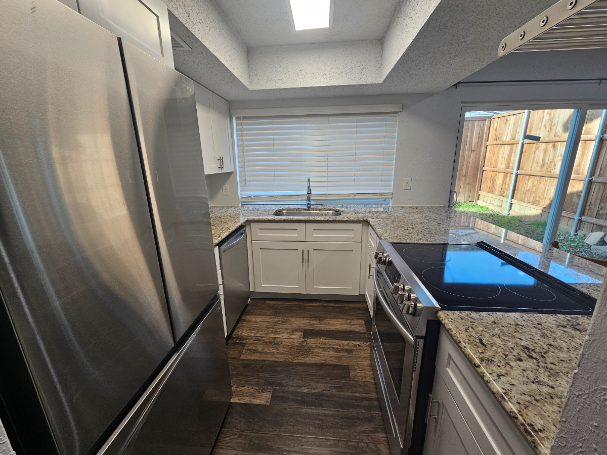 Spacious Furnished Townhome in Carrollton, TX - Photo 6