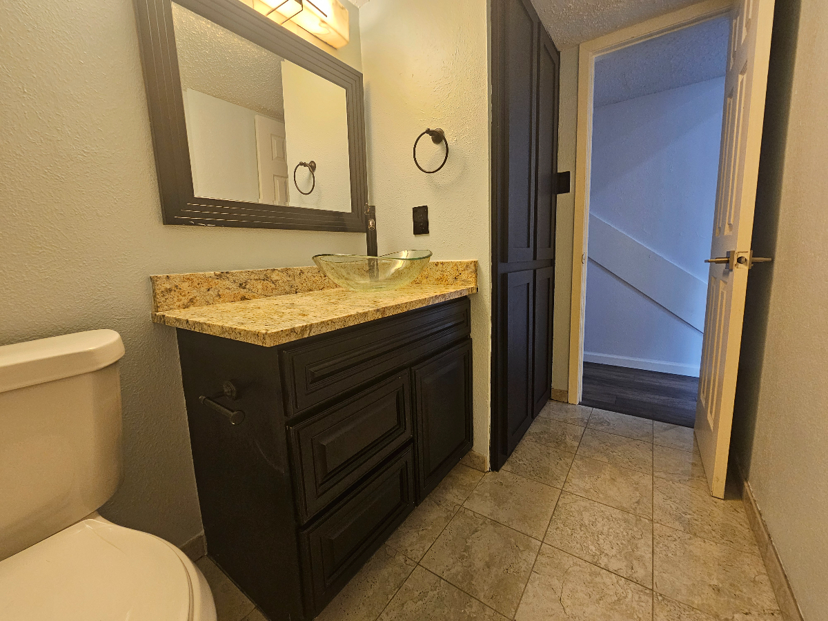 Spacious Furnished Townhome in Carrollton, TX - Photo 4
