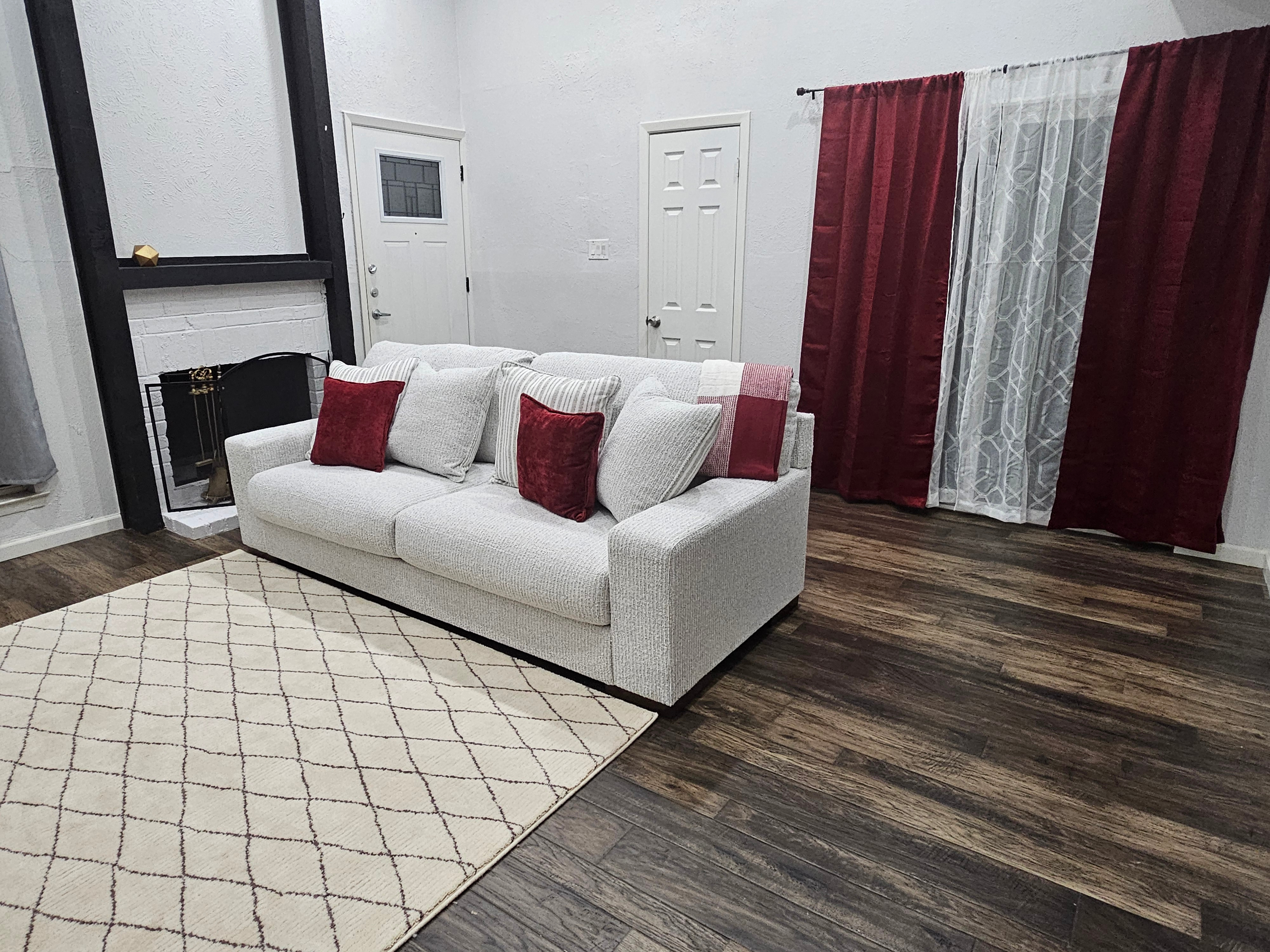 Spacious Furnished Townhome in Carrollton, TX - Photo 2