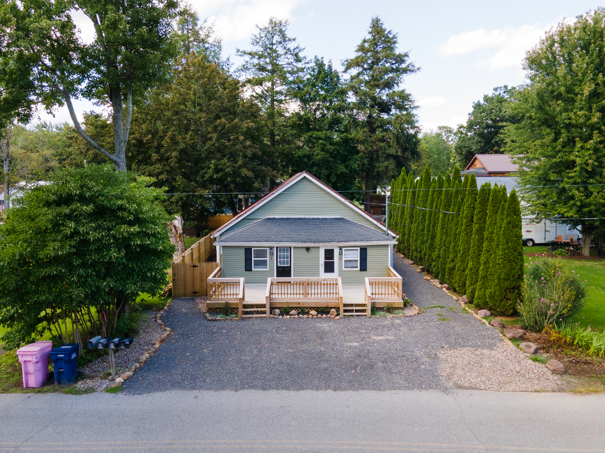 Renovated Furnished 2BR | Hot Tub, Fire Pit + 2 Parking Spots - Photo 1