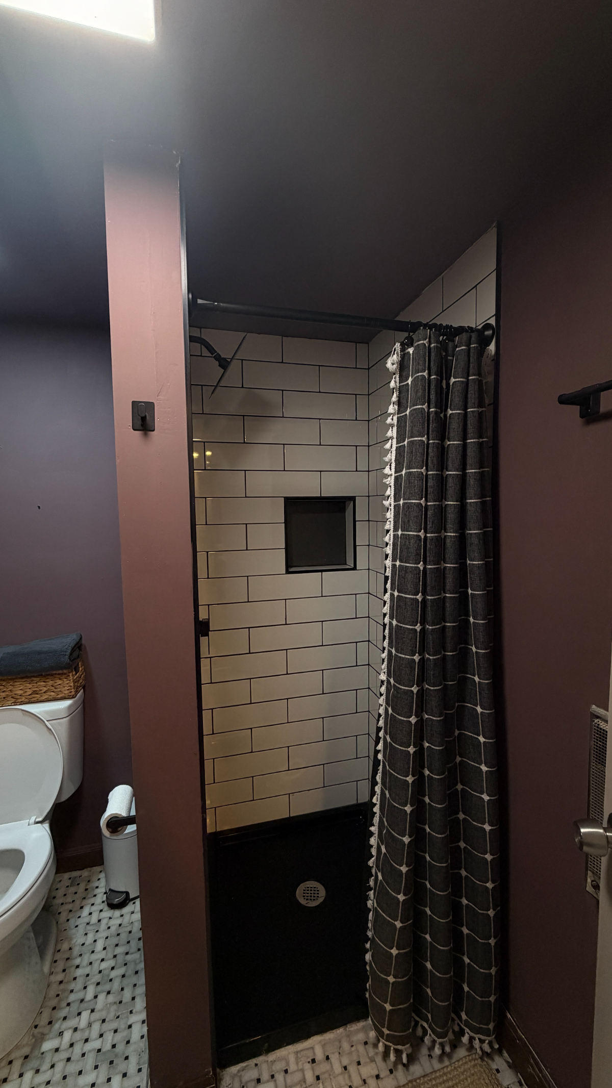 Renovated Furnished 2BR | Hot Tub, Fire Pit + 2 Parking Spots - Photo 12