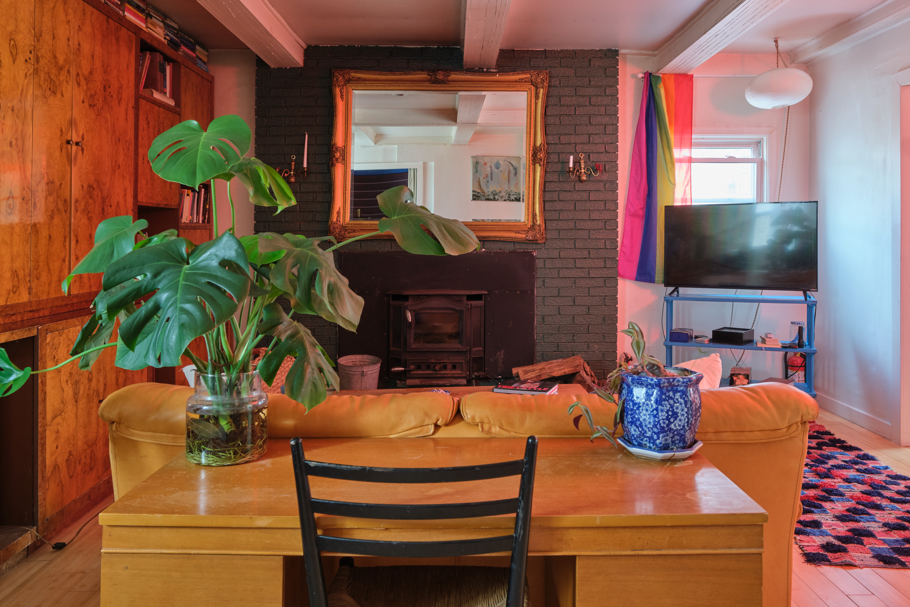 Spacious sunny vintage-furnished 3-bedroom cabin with skylight studio room on 14 acres in Kingston,  - Photo 6