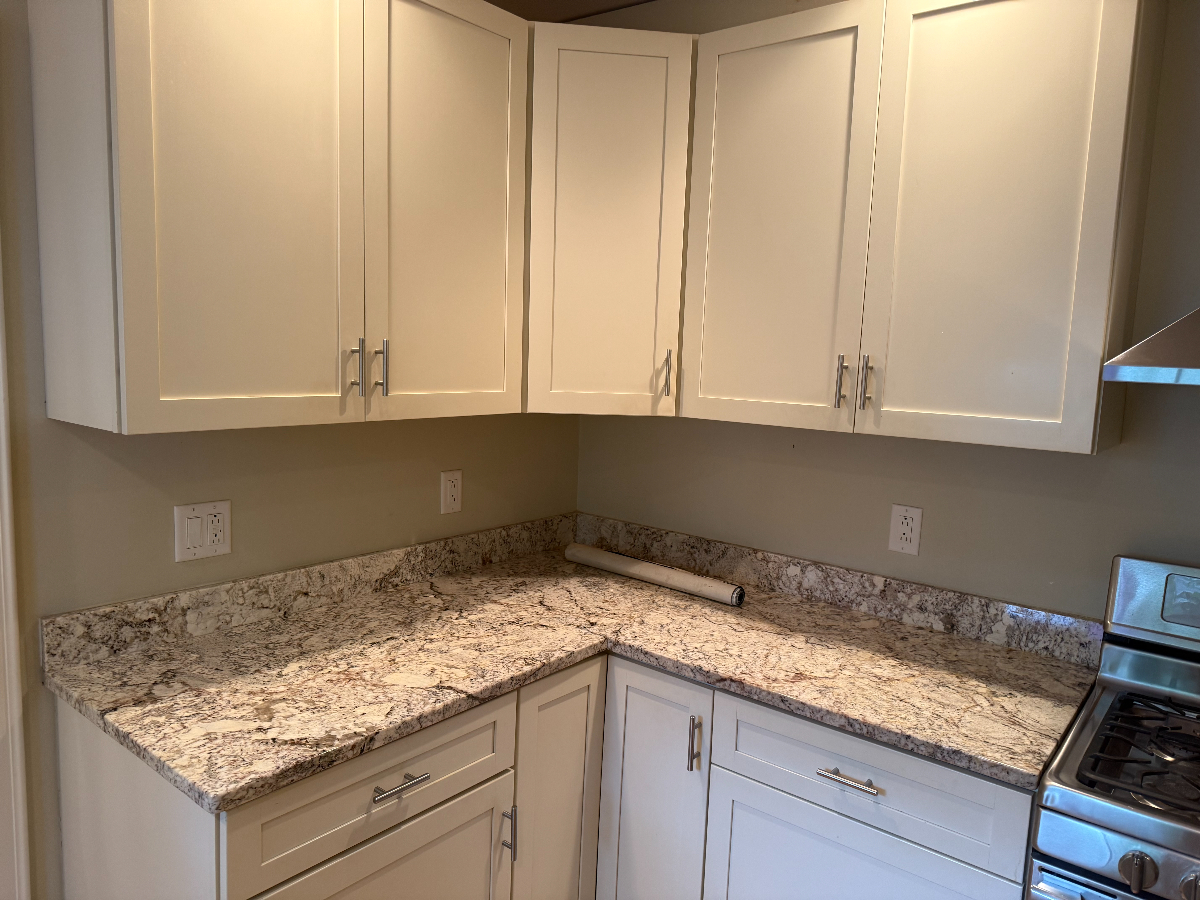 Relocating???? This Classic home is for you!!!!!....availabe immediately - Photo 4