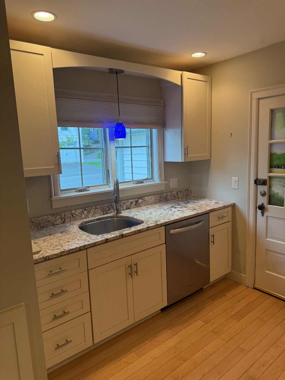 Relocating???? This Classic home is for you!!!!!....availabe immediately - Photo 2