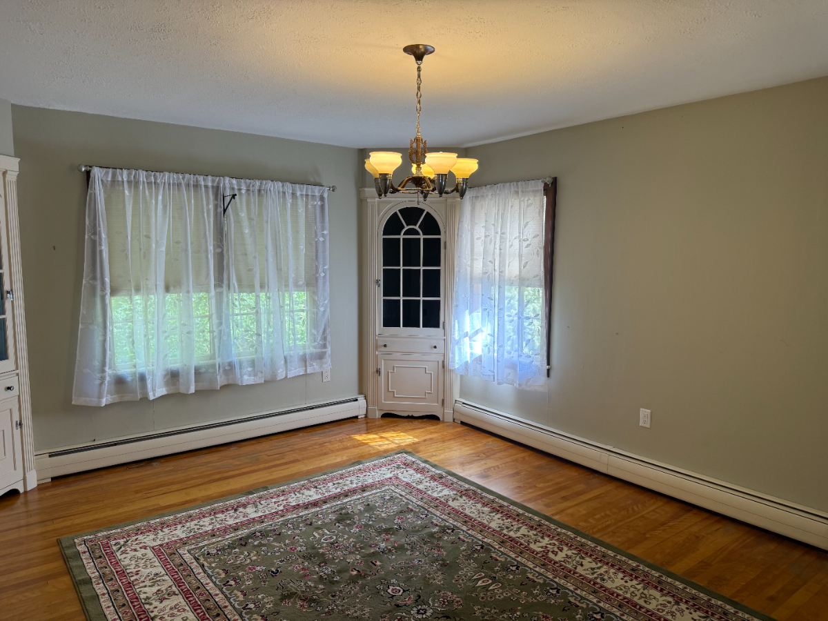 Relocating???? This Classic home is for you!!!!!....availabe immediately - Photo 6