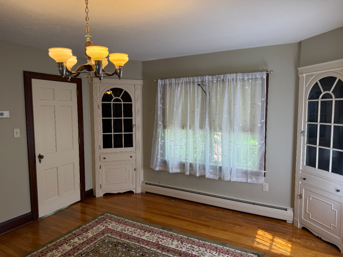 Relocating???? This Classic home is for you!!!!!....availabe immediately - Photo 7