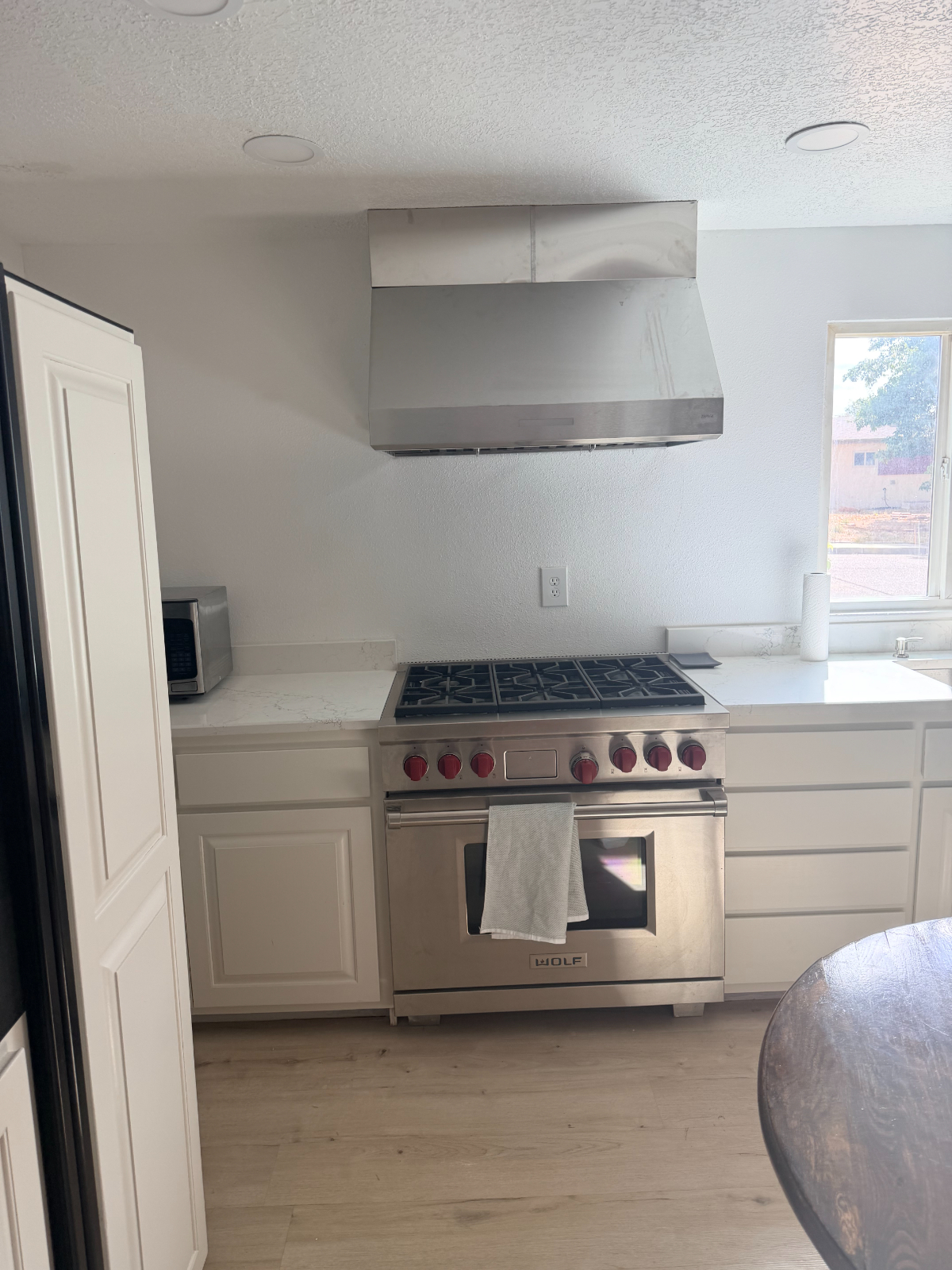 Comfortable King Bedroom with Shared Amenities & Utilities Included - Convenient Albuquerque Locatio - Photo 8