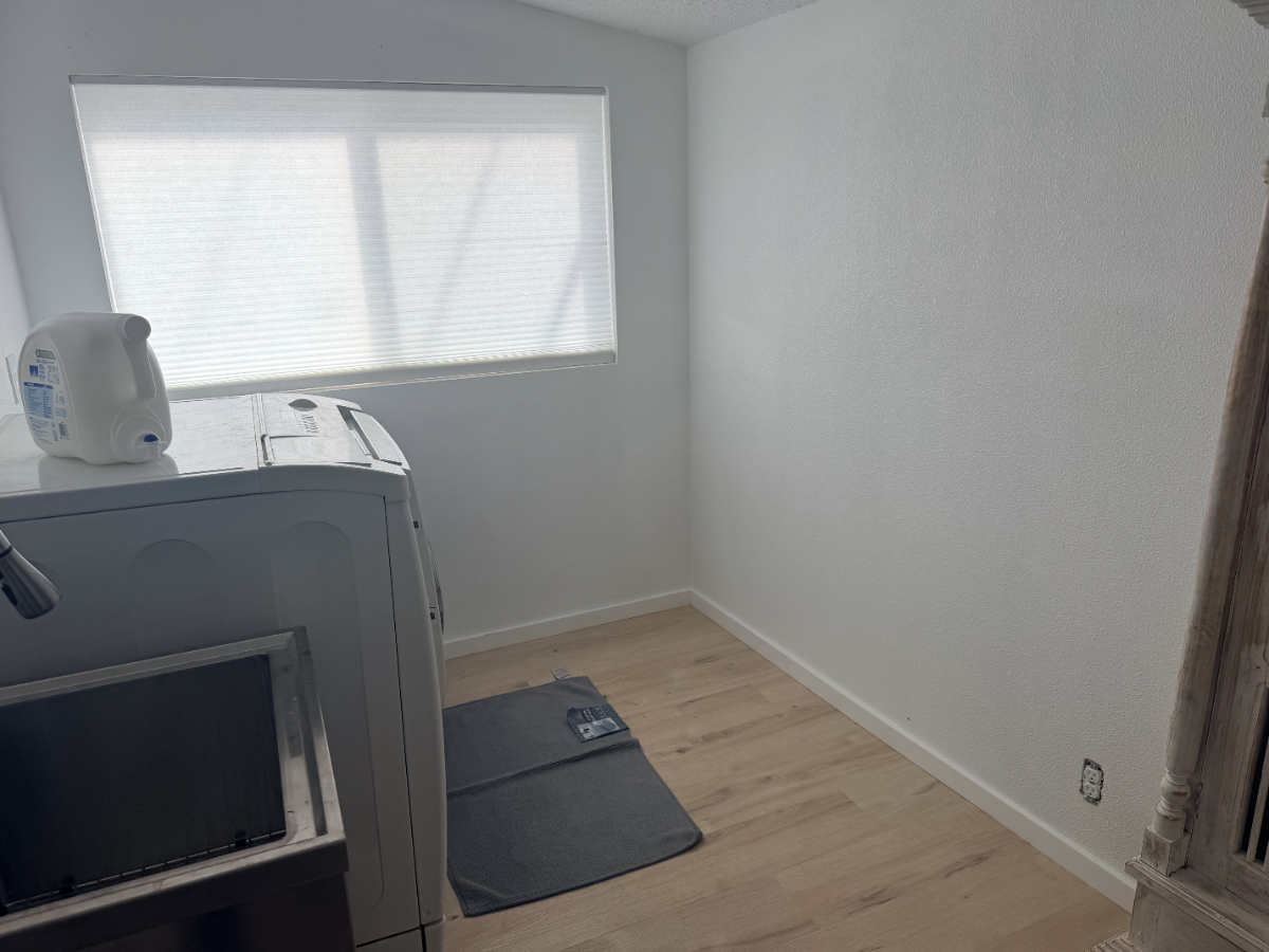 Comfortable King Bedroom with Shared Amenities & Utilities Included - Convenient Albuquerque Locatio - Photo 9