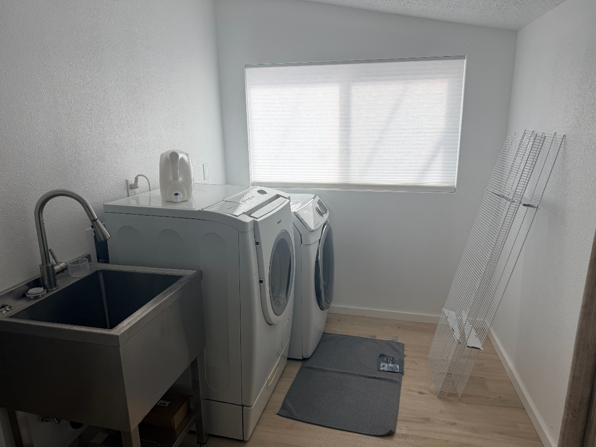 Comfortable King Bedroom with Shared Amenities & Utilities Included - Convenient Albuquerque Locatio - Photo 10
