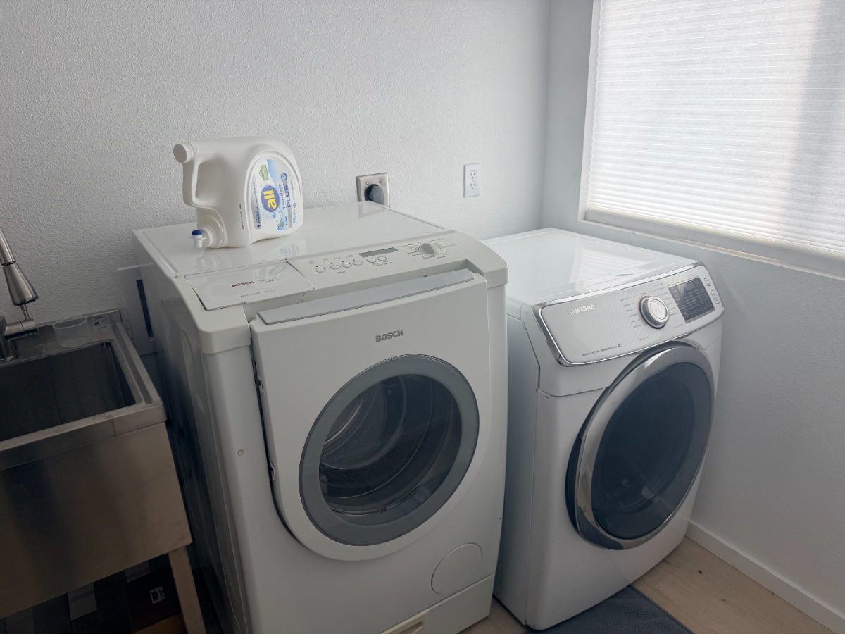 Comfortable King Bedroom with Shared Amenities & Utilities Included - Convenient Albuquerque Locatio - Photo 11