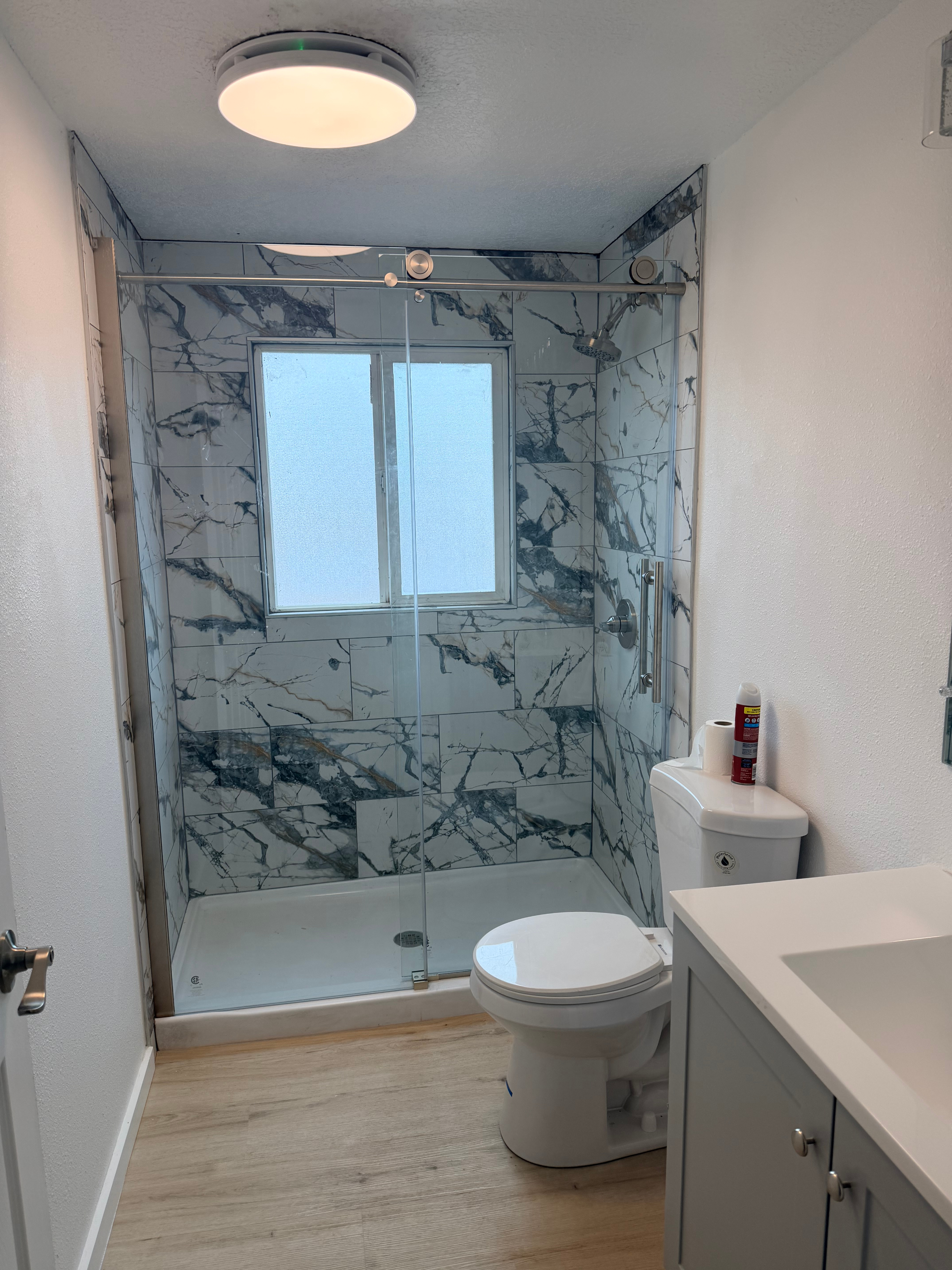 Comfortable King Bedroom with Shared Amenities & Utilities Included - Convenient Albuquerque Locatio - Photo 4