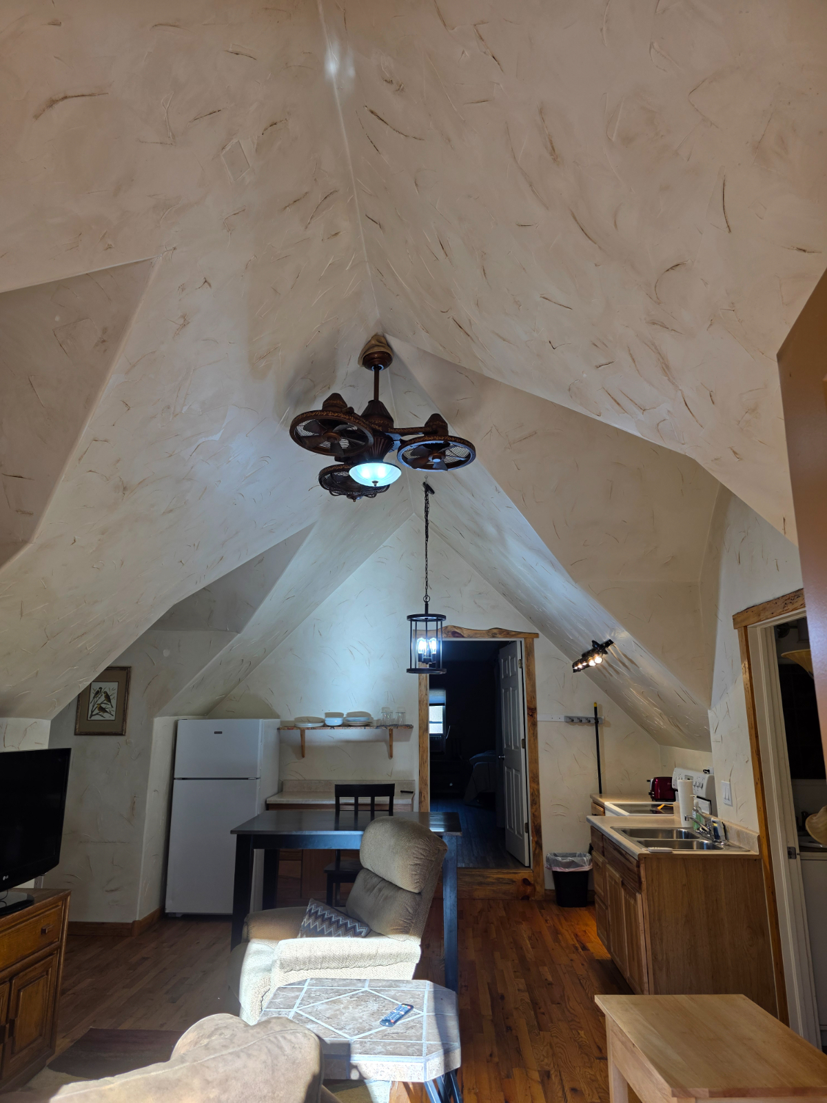 Charming and spacious apartment in the foothills of the Big Horns - Photo 2
