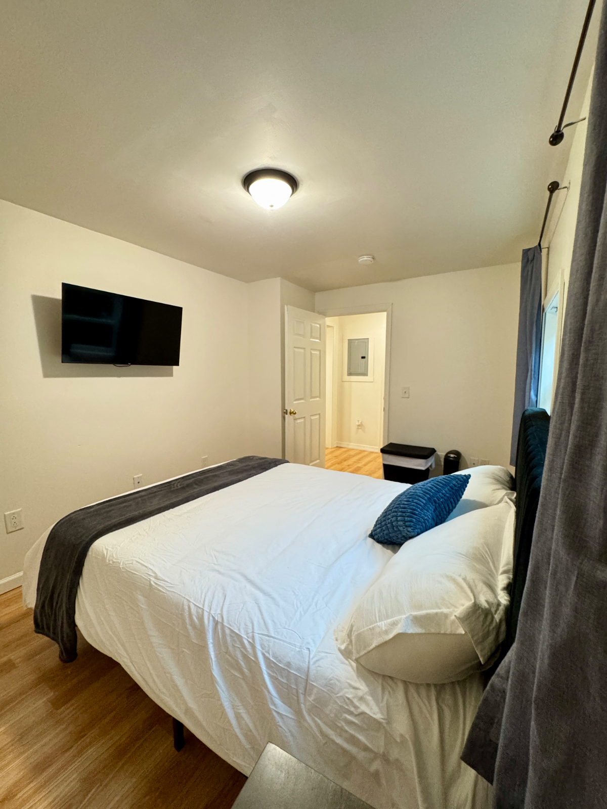 Walk to Downtown + Saratoga Hospital | Furnished 1BR | W/D + Parking - Photo 8