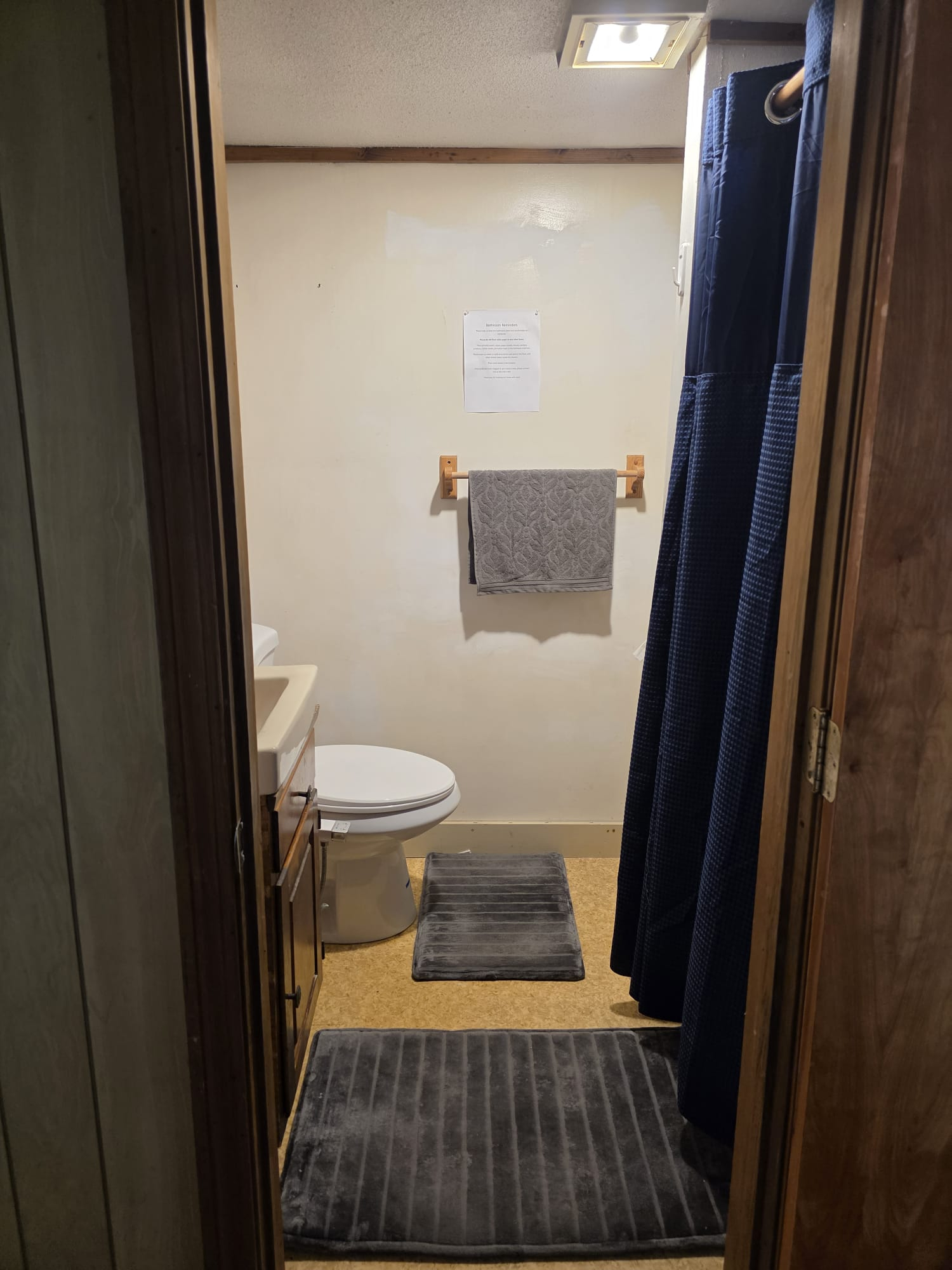 Clean, Quiet Furnished Room with Flexible Rental Terms - Photo 3