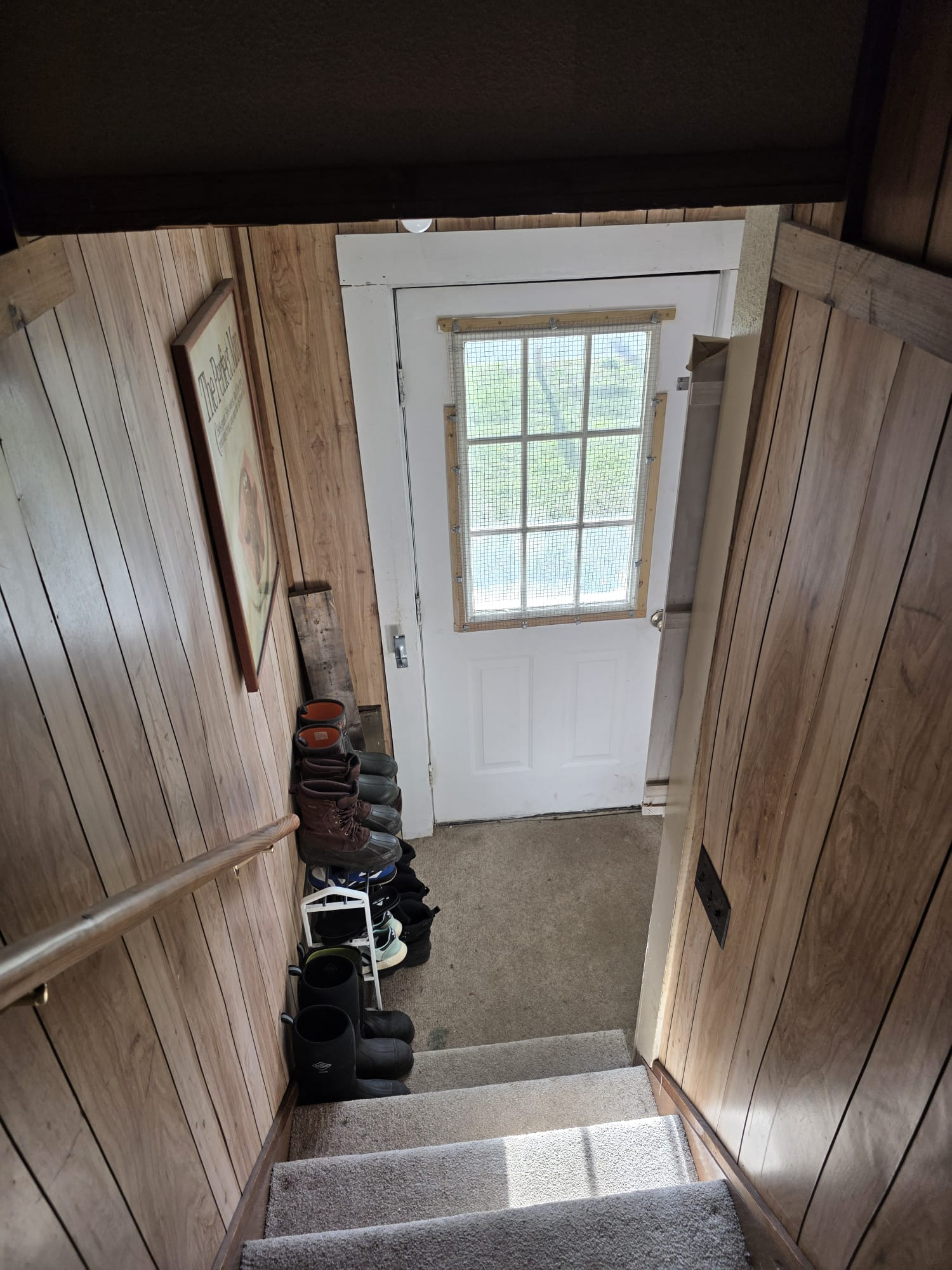 Clean, Quiet Furnished Room with Flexible Rental Terms - Photo 8