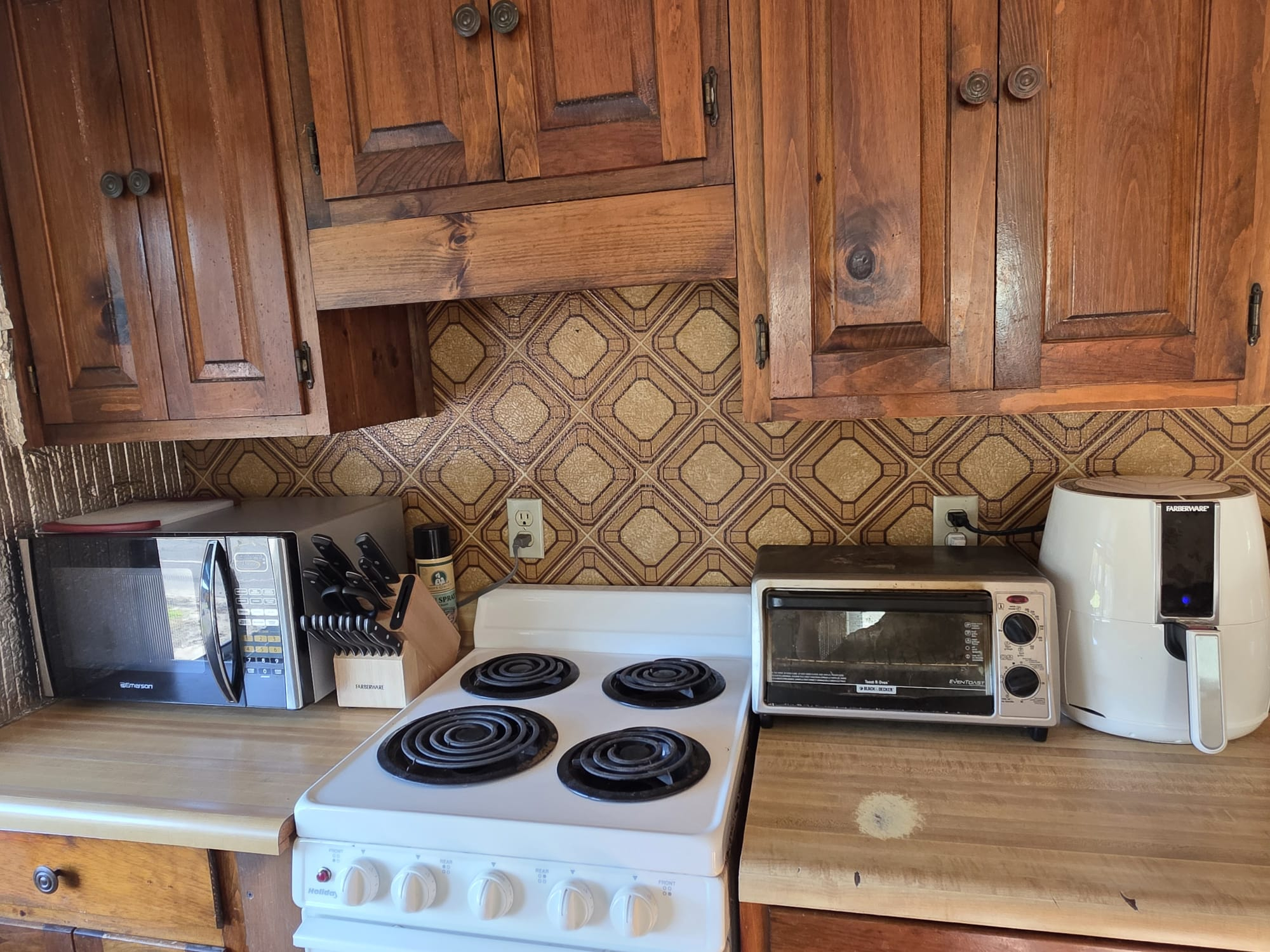Clean, Quiet Furnished Room with Flexible Rental Terms - Photo 12