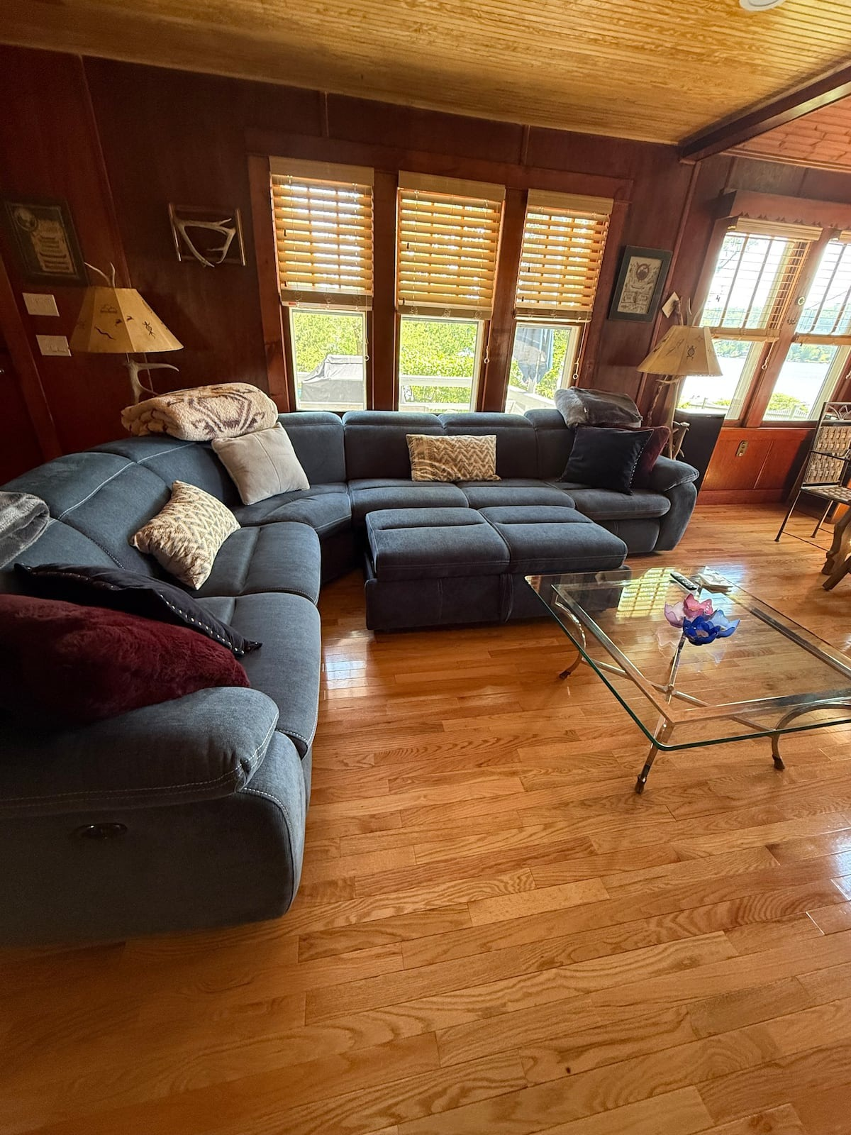 Furnished lakefront living with sunset views and plenty of room to unwind - Photo 6