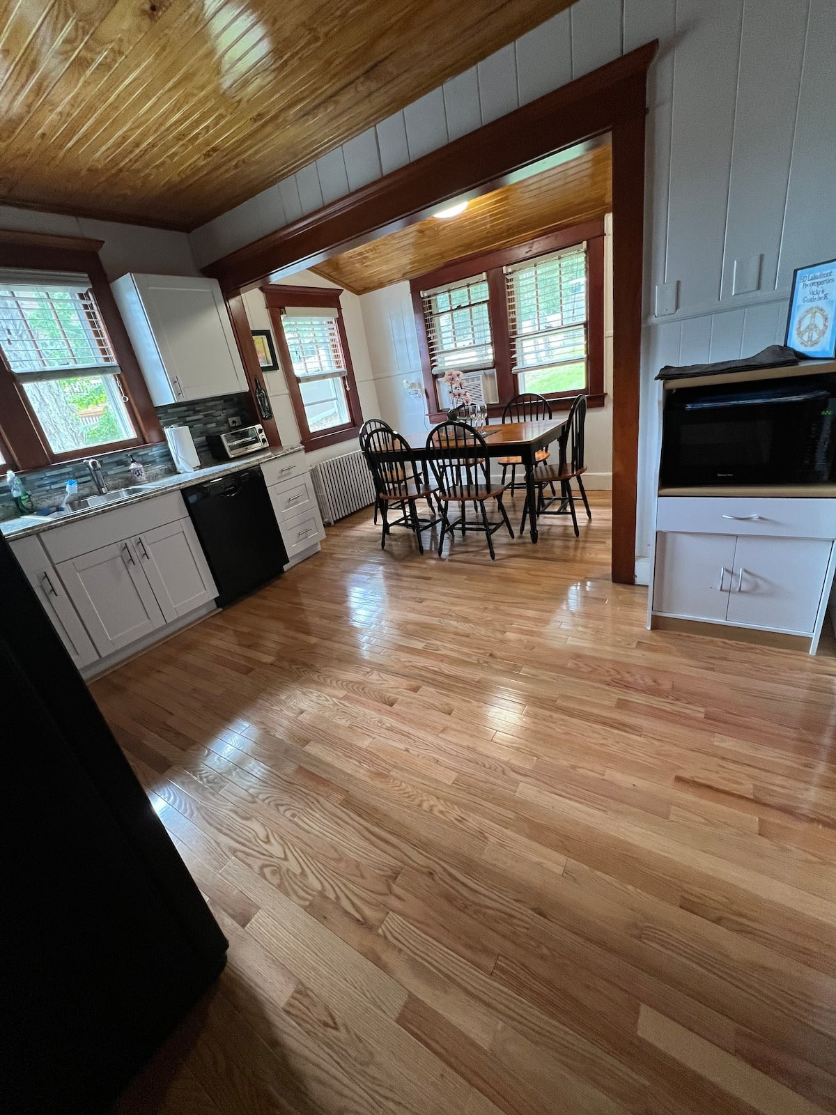 Furnished lakefront living with sunset views and plenty of room to unwind - Photo 12