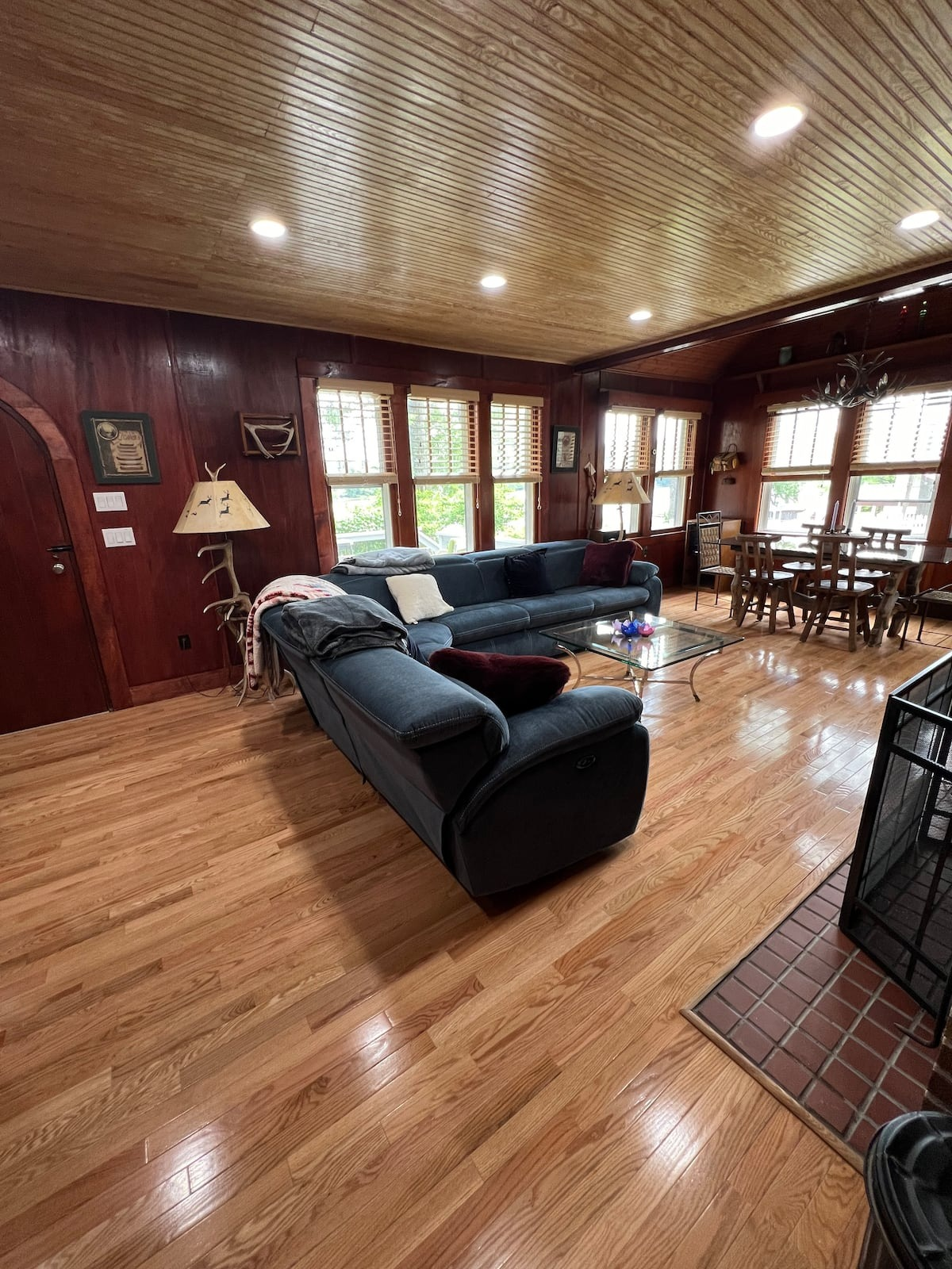 Furnished lakefront living with sunset views and plenty of room to unwind - Photo 3
