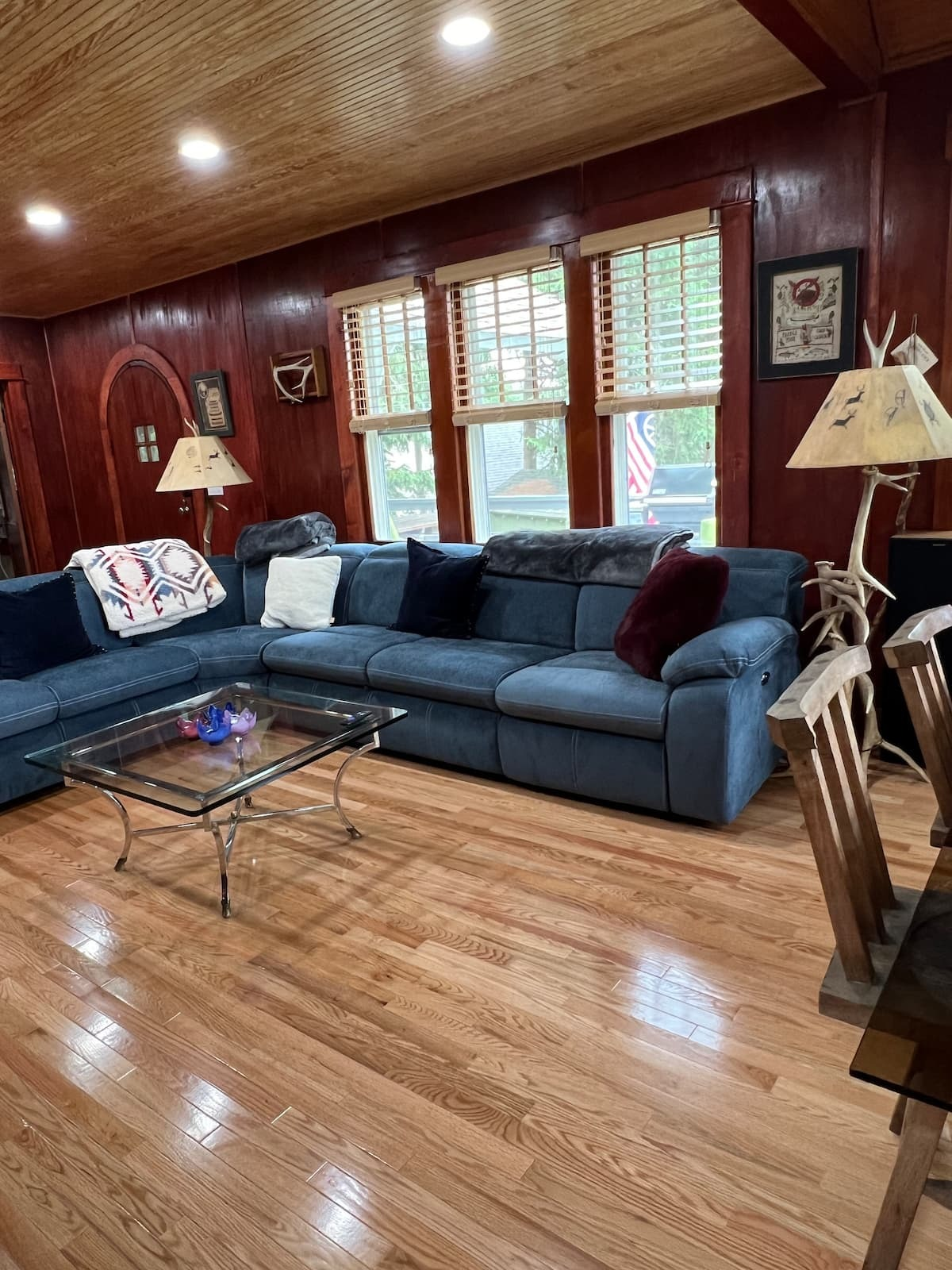 Furnished lakefront living with sunset views and plenty of room to unwind - Photo 4