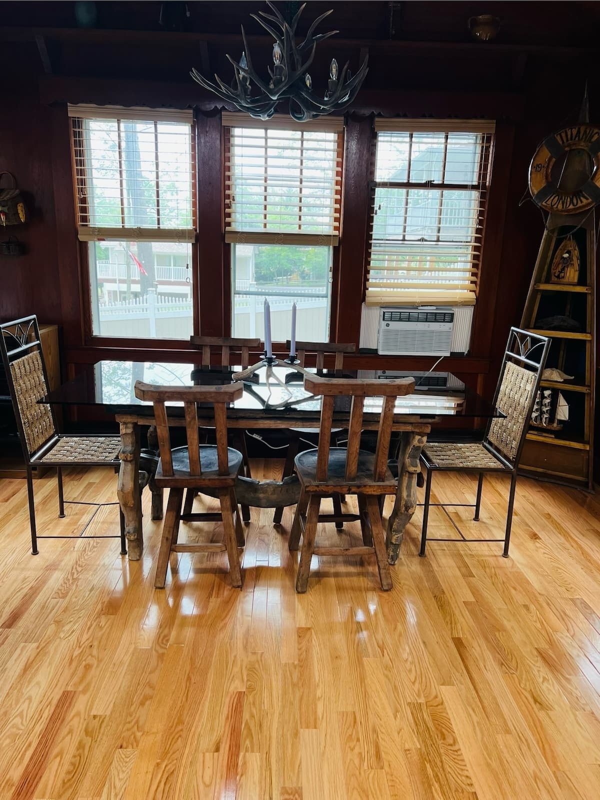 Furnished lakefront living with sunset views and plenty of room to unwind - Photo 8