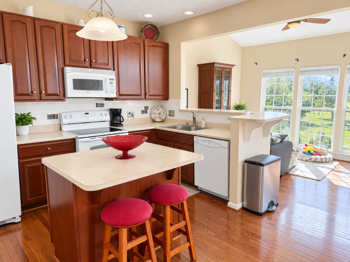 ENTIRE 3BR/4BA HOUSE or INDIVIDUAL ROOM for the right person - Photo 5