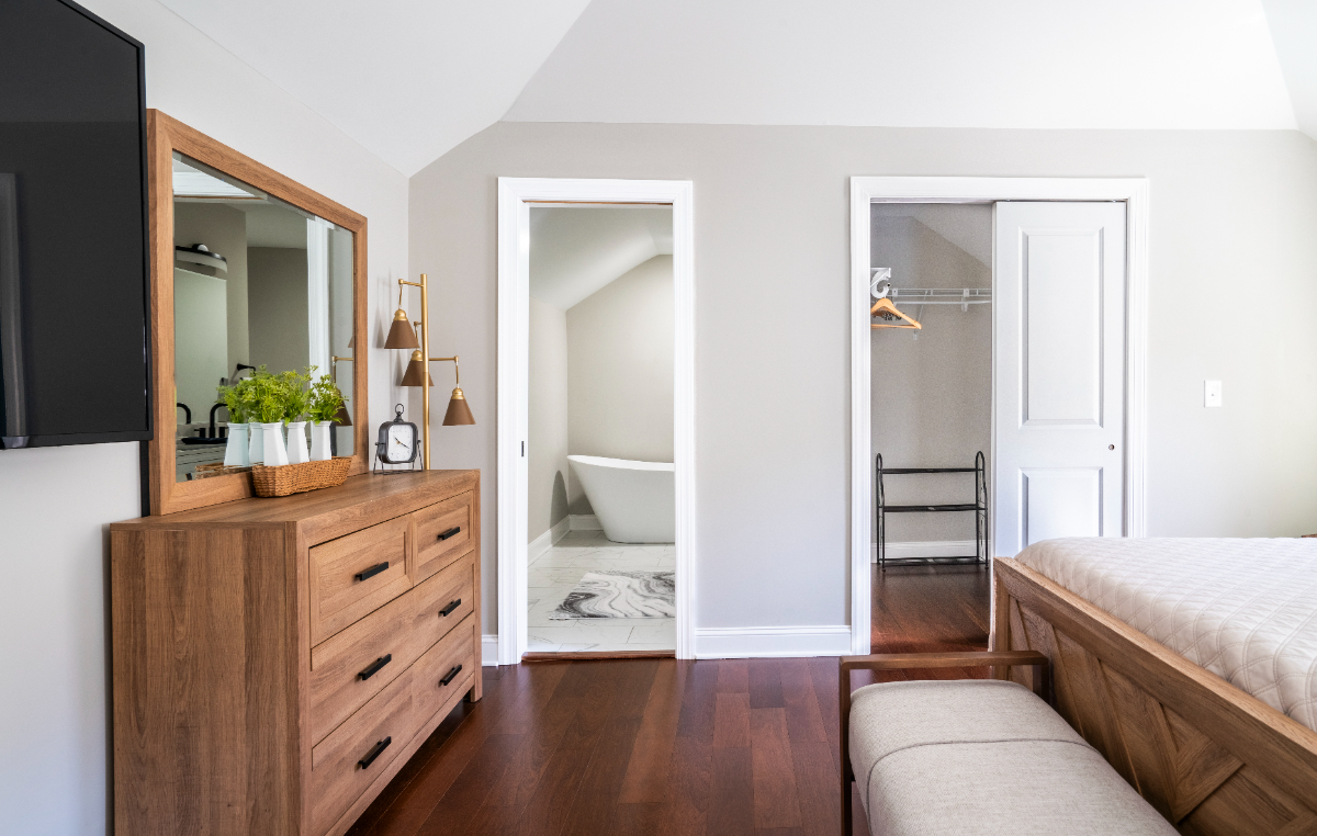 Walk to Track & Broadway | King Suite + Outdoor Dining & Fire Pit - Photo 11
