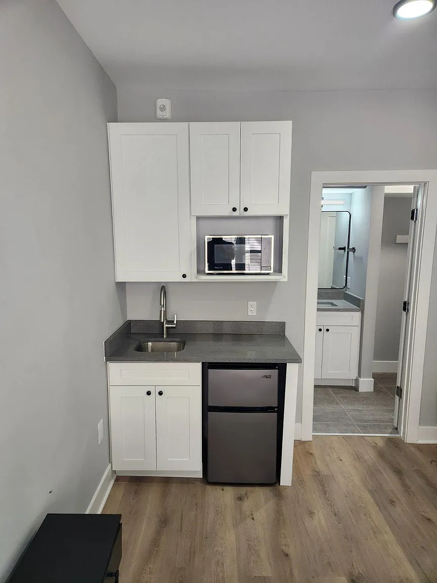 A cozy en suite unit is available for short and long term - Photo 3