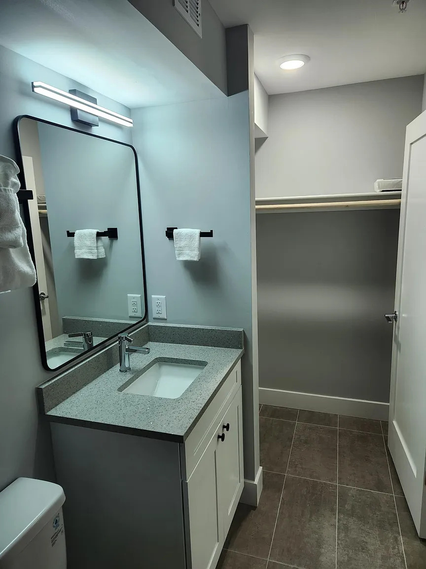 A cozy en suite unit is available for short and long term - Photo 7