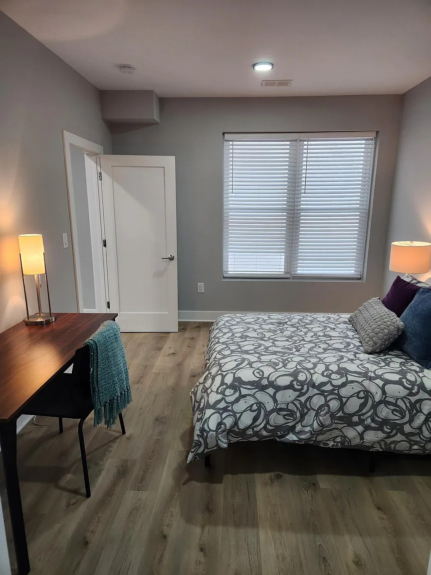 A cozy en suite unit is available for short and long term - Photo 5