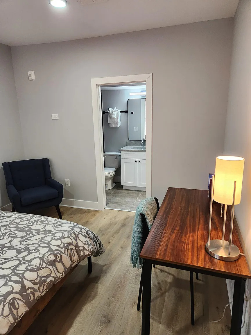 A cozy en suite unit is available for short and long term - Photo 8