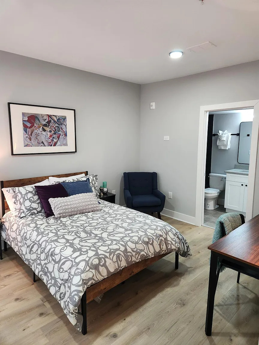 A cozy en suite unit is available for short and long term - Photo 2